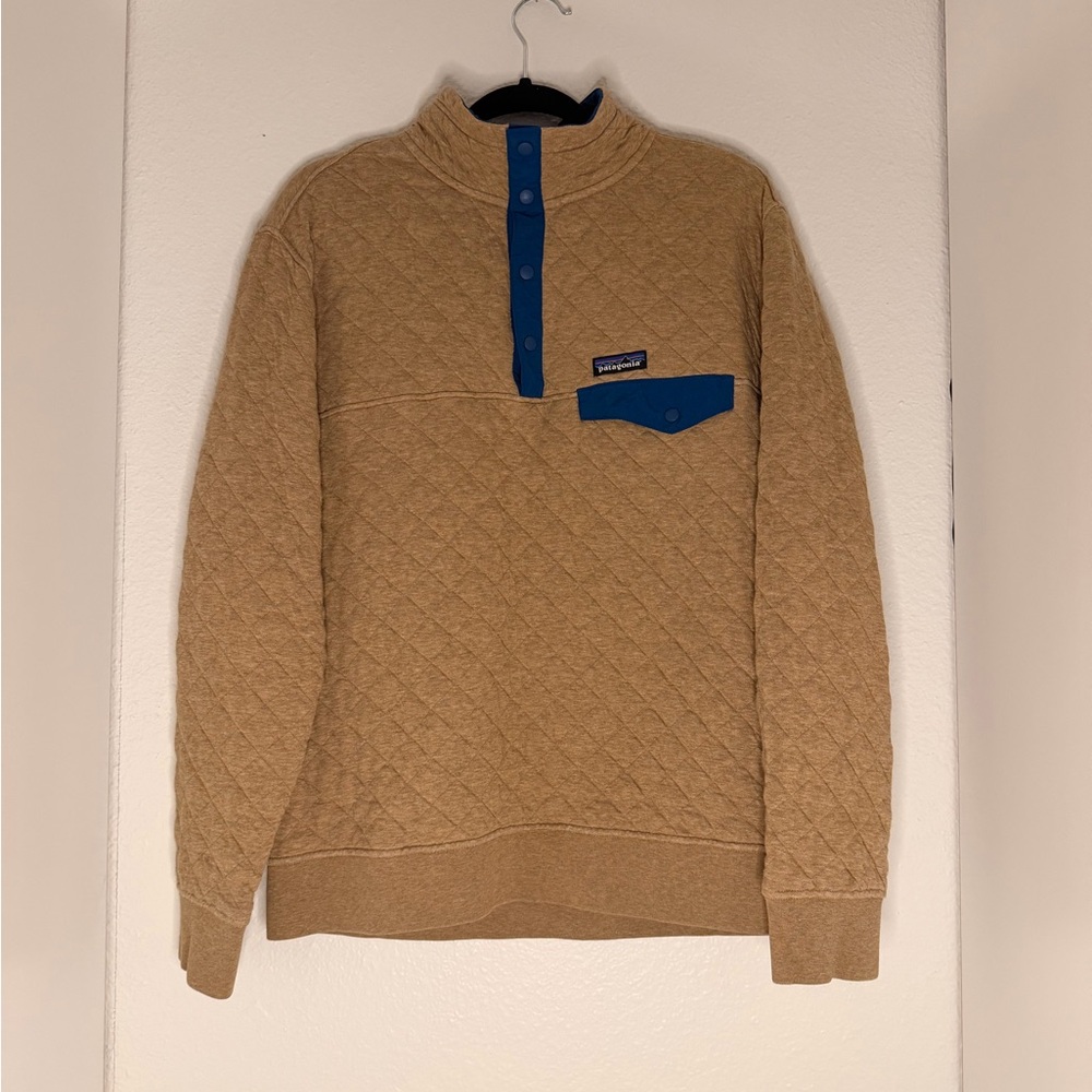 Patagonia Men's Beige Quilted Quarter “Zip” (snaps) Sweater with Blue Details